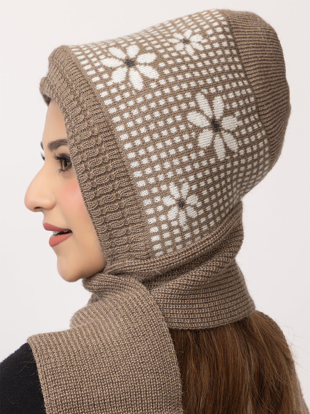 Beige flower muffler cap