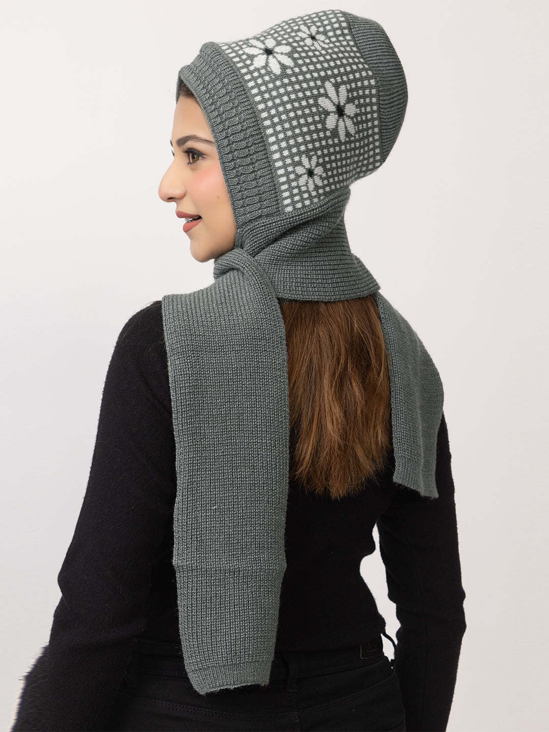 Grey flower muffler cap