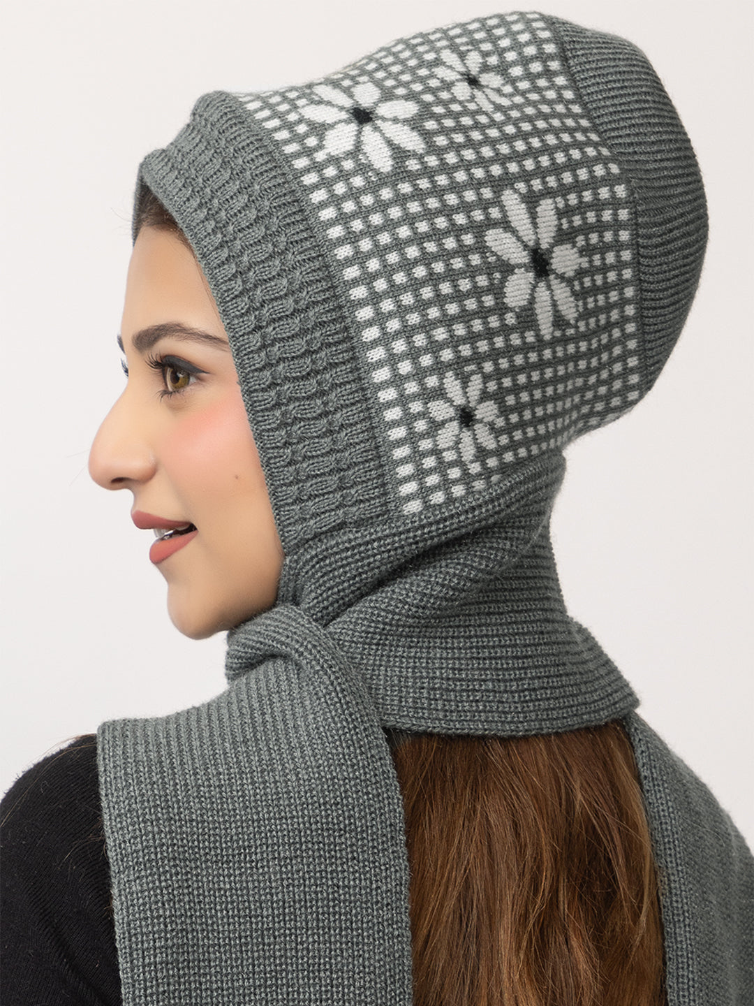 Grey flower muffler cap
