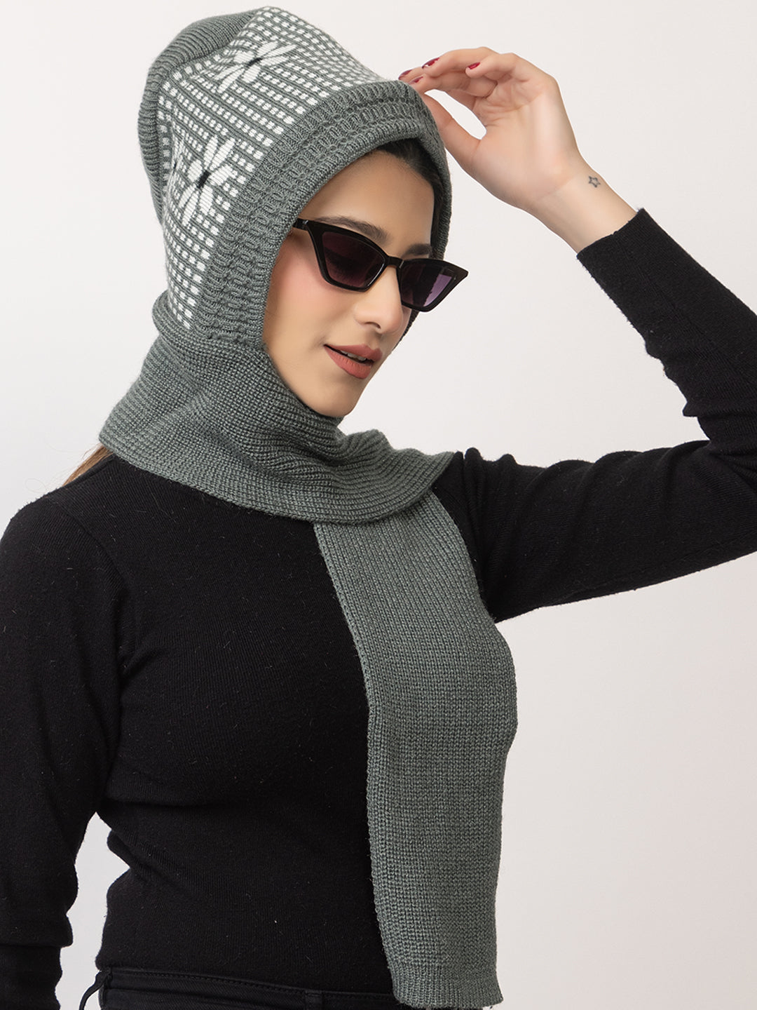 Grey flower muffler cap