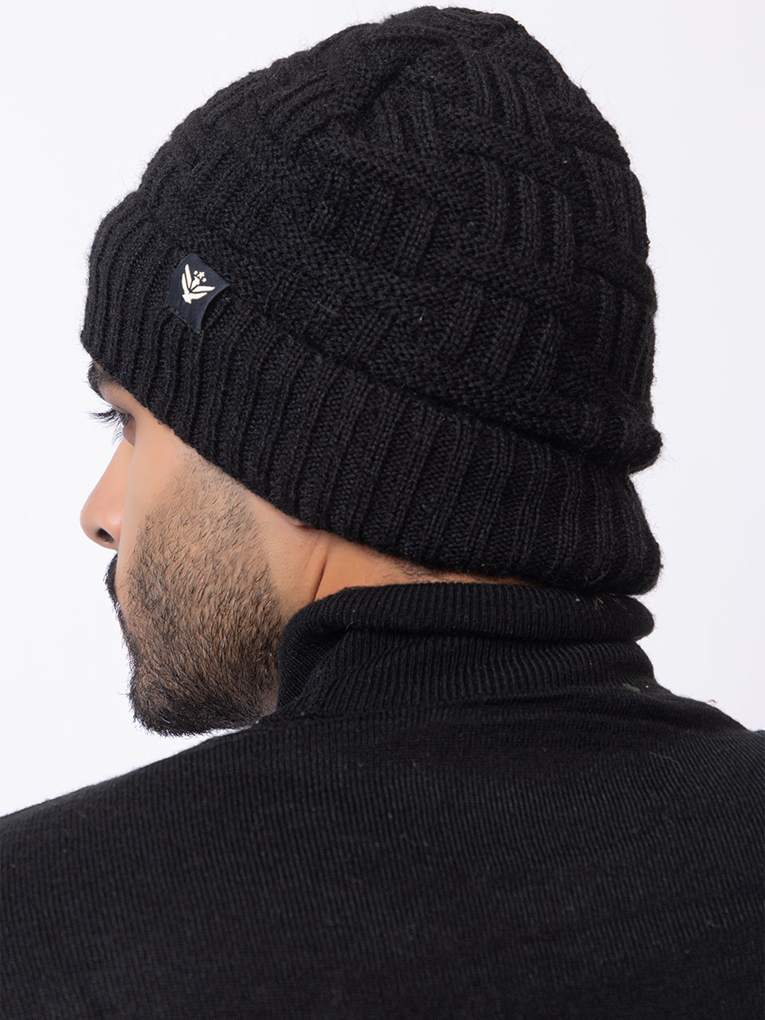  Black criss-cross cap