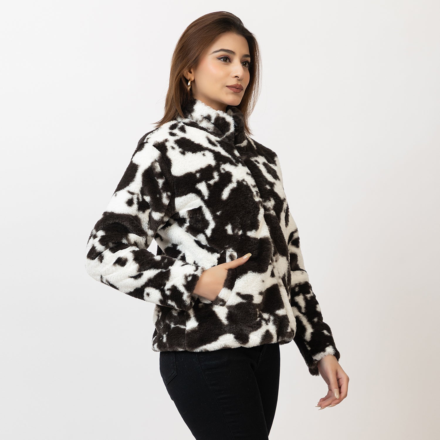 Woman wearing a black and white patterned jacket on a white Amoldo background